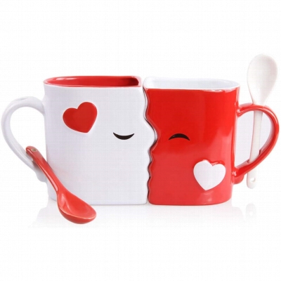 Photo of Kissing Mugs Set
